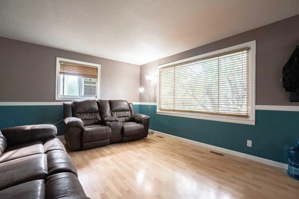 4811 53 Avenue Grimshaw AB T0H1W0