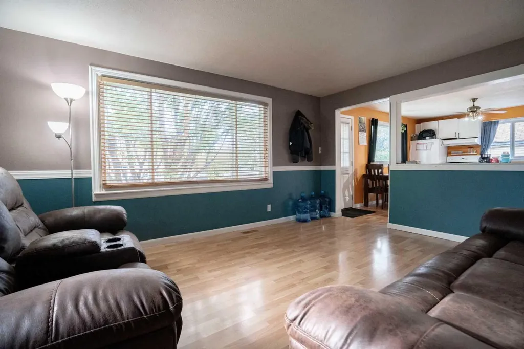 4811 53 Avenue Grimshaw AB T0H1W0