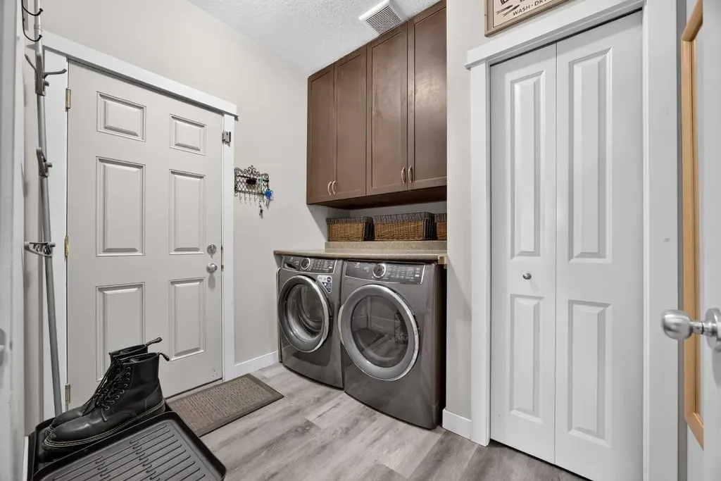2029 Luxstone Boulevard SW Airdrie AB T4B 0J7