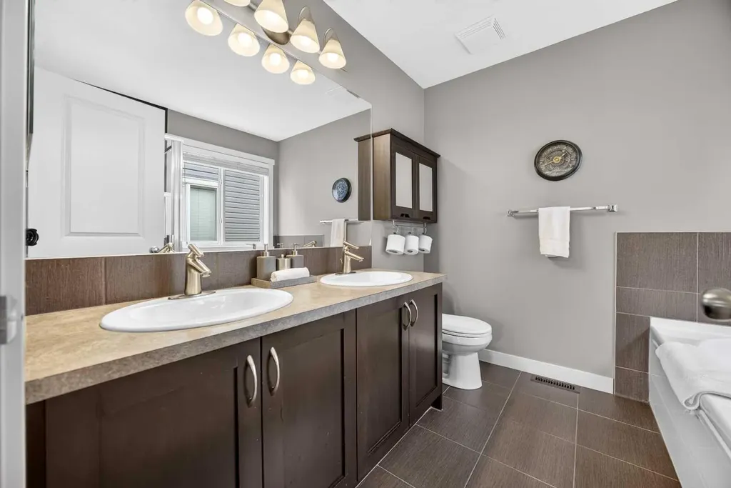 2029 Luxstone Boulevard SW Airdrie AB T4B 0J7