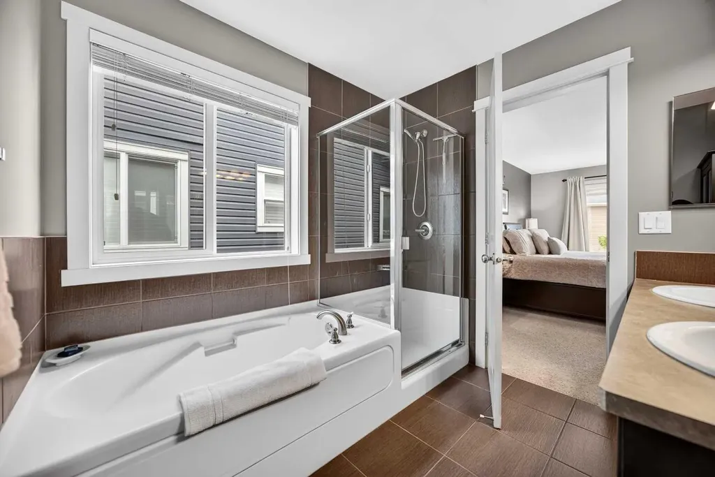 2029 Luxstone Boulevard SW Airdrie AB T4B 0J7