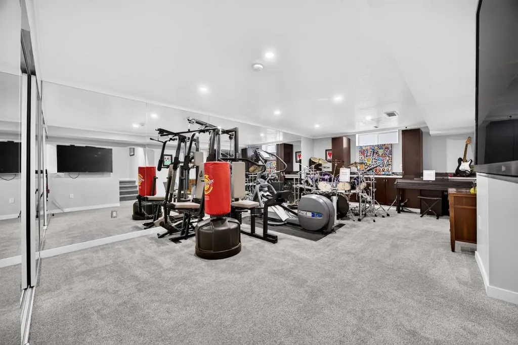 2029 Luxstone Boulevard SW Airdrie AB T4B 0J7