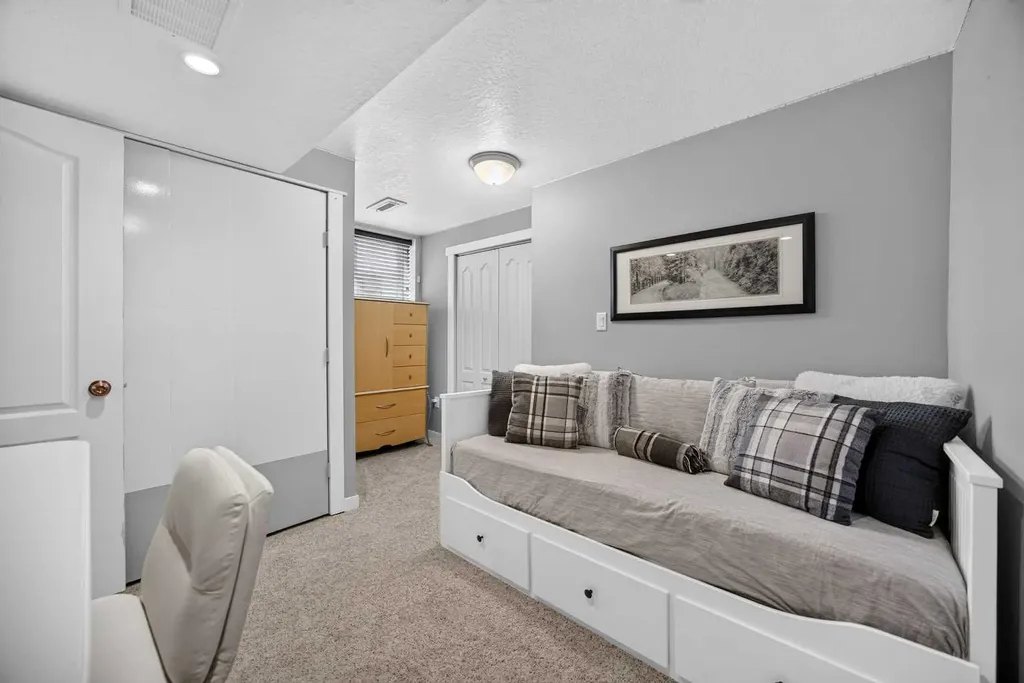 2029 Luxstone Boulevard SW Airdrie AB T4B 0J7