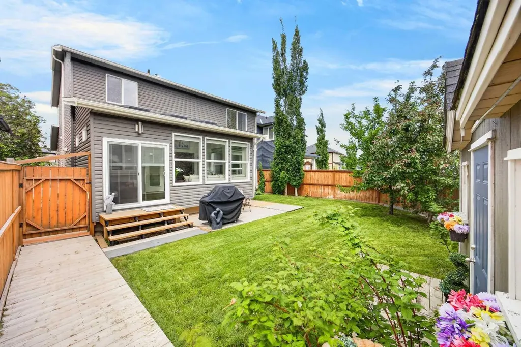 2029 Luxstone Boulevard SW Airdrie AB T4B 0J7