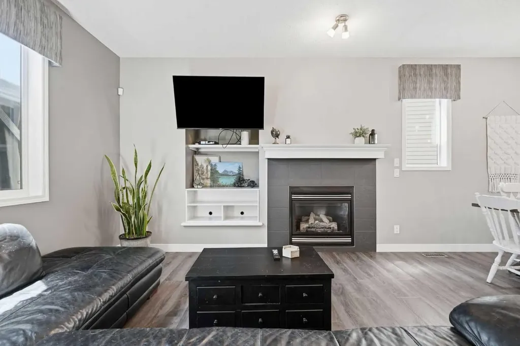 379 Cimarron Boulevard Okotoks AB T1S 2L8