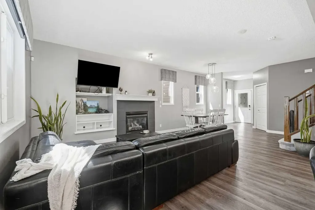 379 Cimarron Boulevard Okotoks AB T1S 2L8
