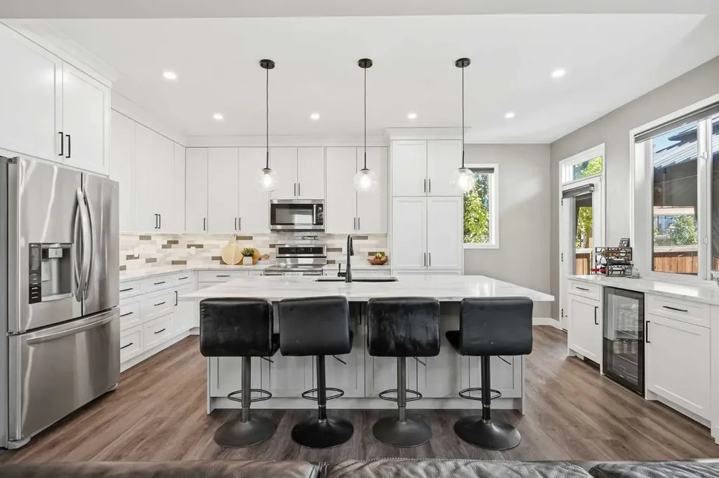 379 Cimarron Boulevard Okotoks AB T1S 2L8