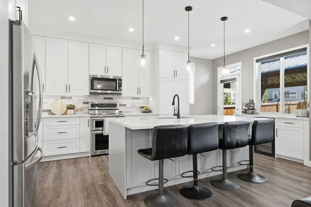 379 Cimarron Boulevard Okotoks AB T1S 2L8