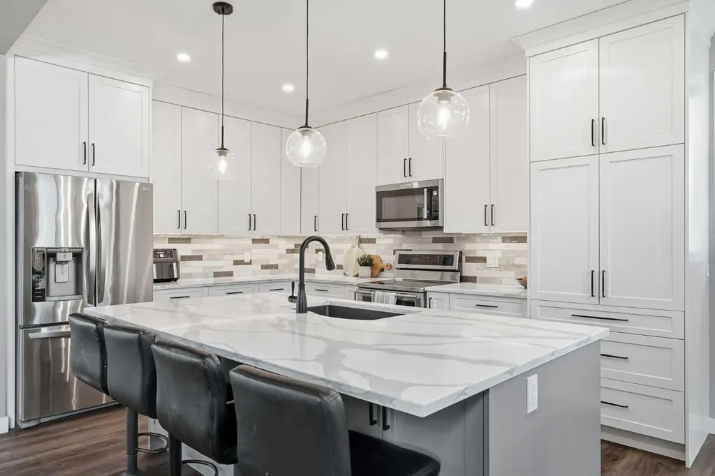 379 Cimarron Boulevard Okotoks AB T1S 2L8