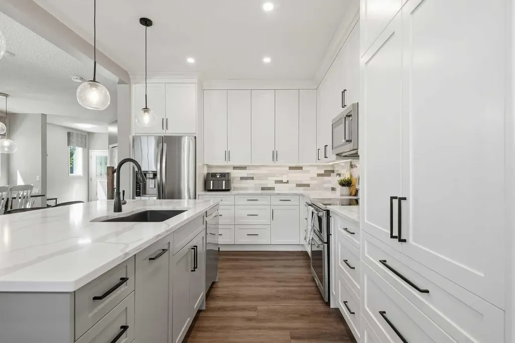 379 Cimarron Boulevard Okotoks AB T1S 2L8