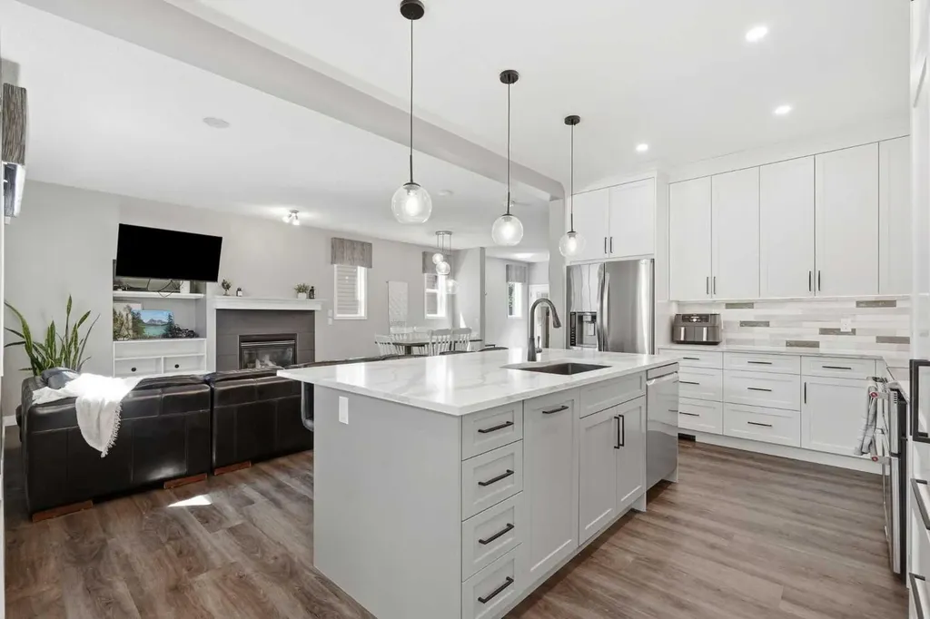 379 Cimarron Boulevard Okotoks AB T1S 2L8
