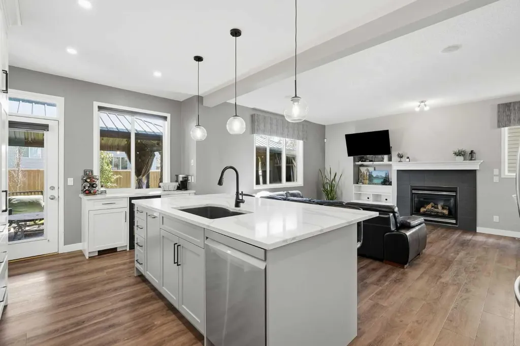 379 Cimarron Boulevard Okotoks AB T1S 2L8