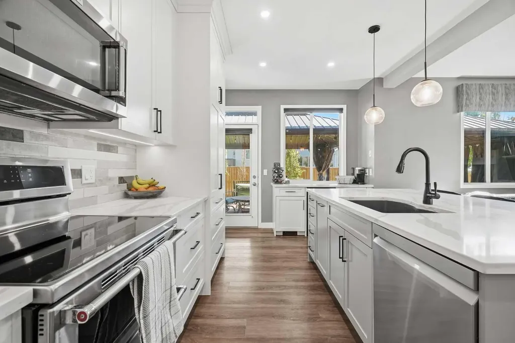 379 Cimarron Boulevard Okotoks AB T1S 2L8