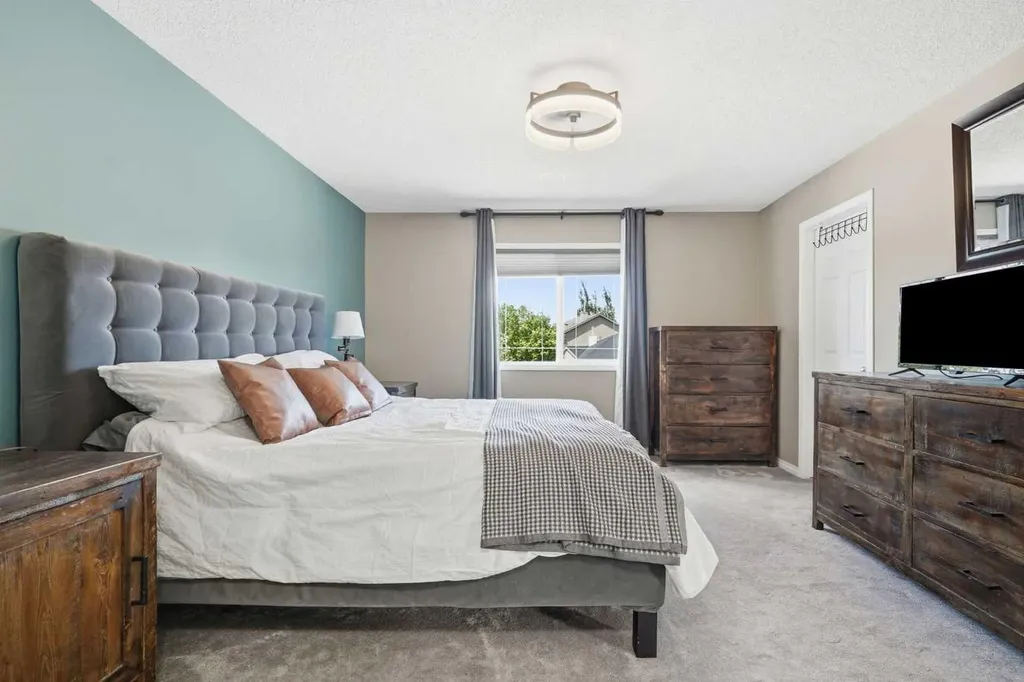 379 Cimarron Boulevard Okotoks AB T1S 2L8