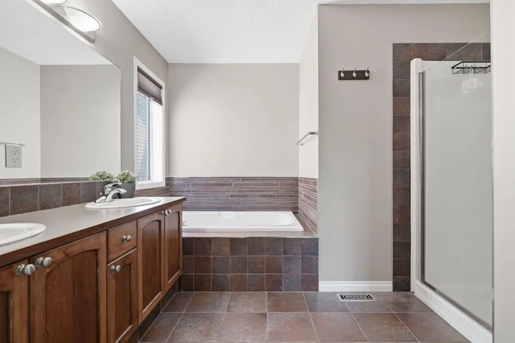 379 Cimarron Boulevard Okotoks AB T1S 2L8