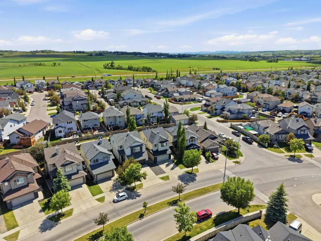 379 Cimarron Boulevard Okotoks AB T1S 2L8