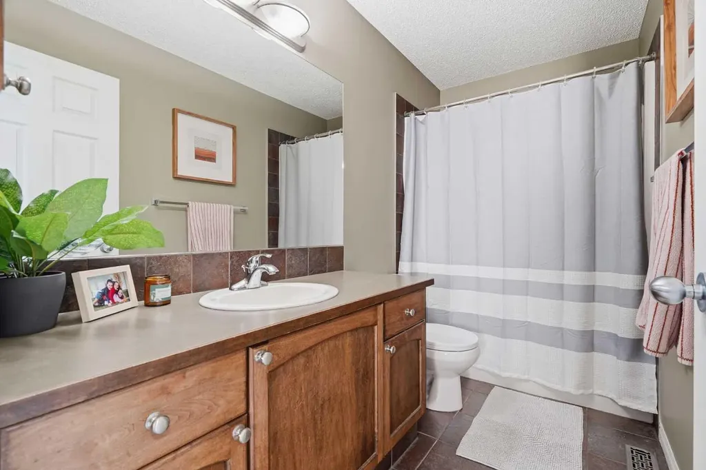 379 Cimarron Boulevard Okotoks AB T1S 2L8