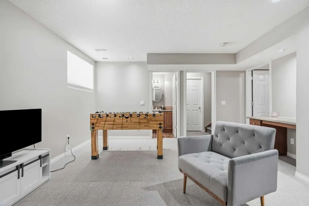 379 Cimarron Boulevard Okotoks AB T1S 2L8