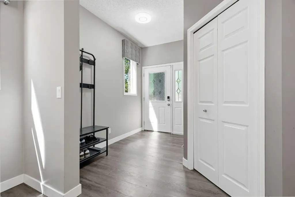 379 Cimarron Boulevard Okotoks AB T1S 2L8