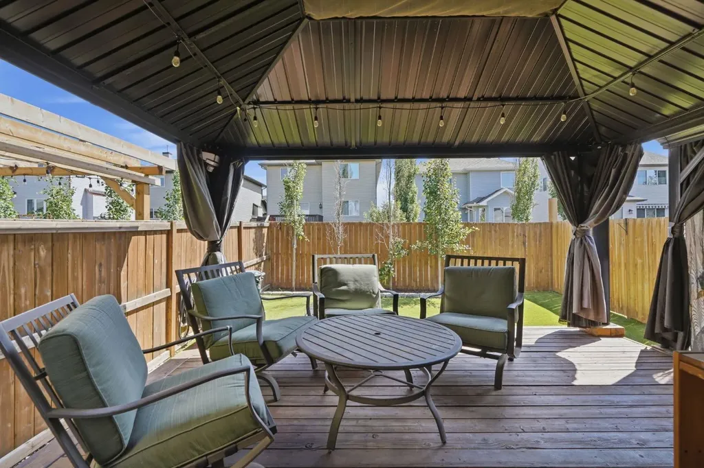 379 Cimarron Boulevard Okotoks AB T1S 2L8