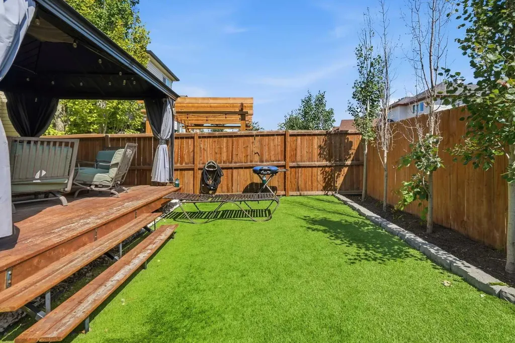 379 Cimarron Boulevard Okotoks AB T1S 2L8