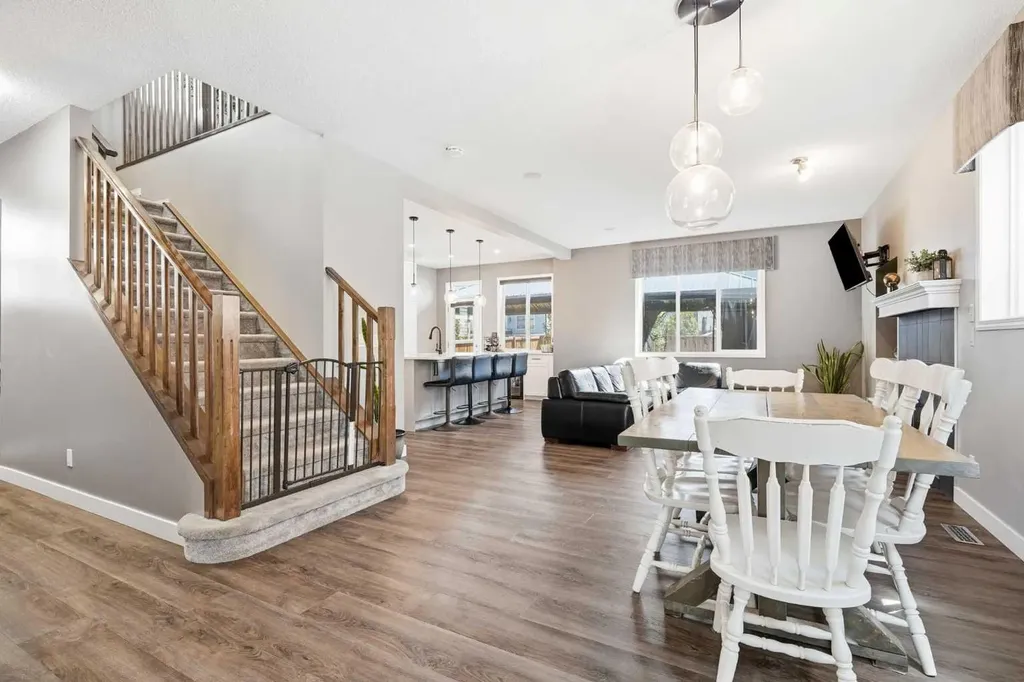 379 Cimarron Boulevard Okotoks AB T1S 2L8