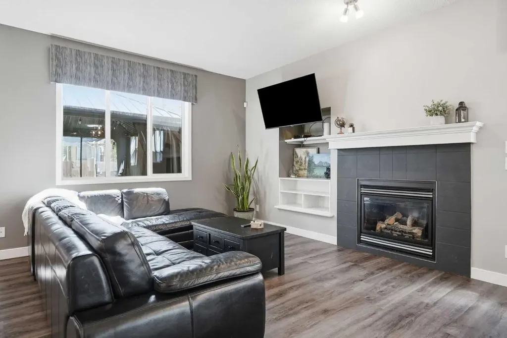 379 Cimarron Boulevard Okotoks AB T1S 2L8