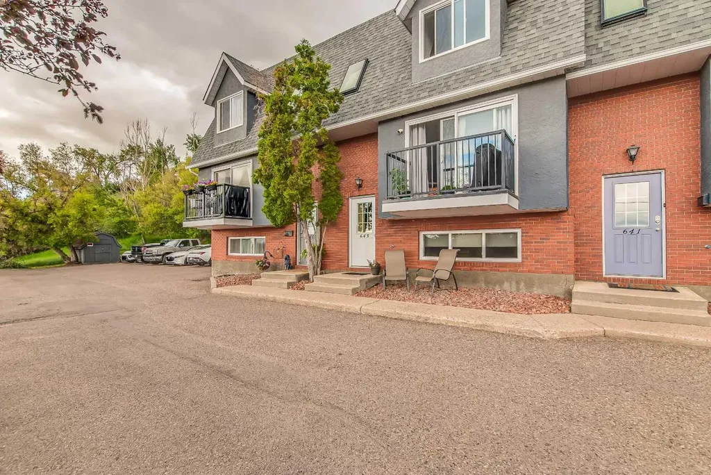 643 5 Street SE Medicine Hat AB T1A 0N4