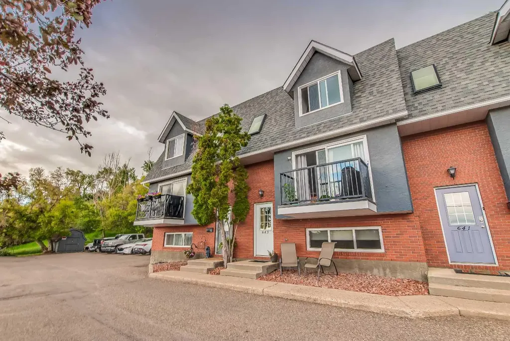 643 5 Street SE Medicine Hat AB T1A 0N4
