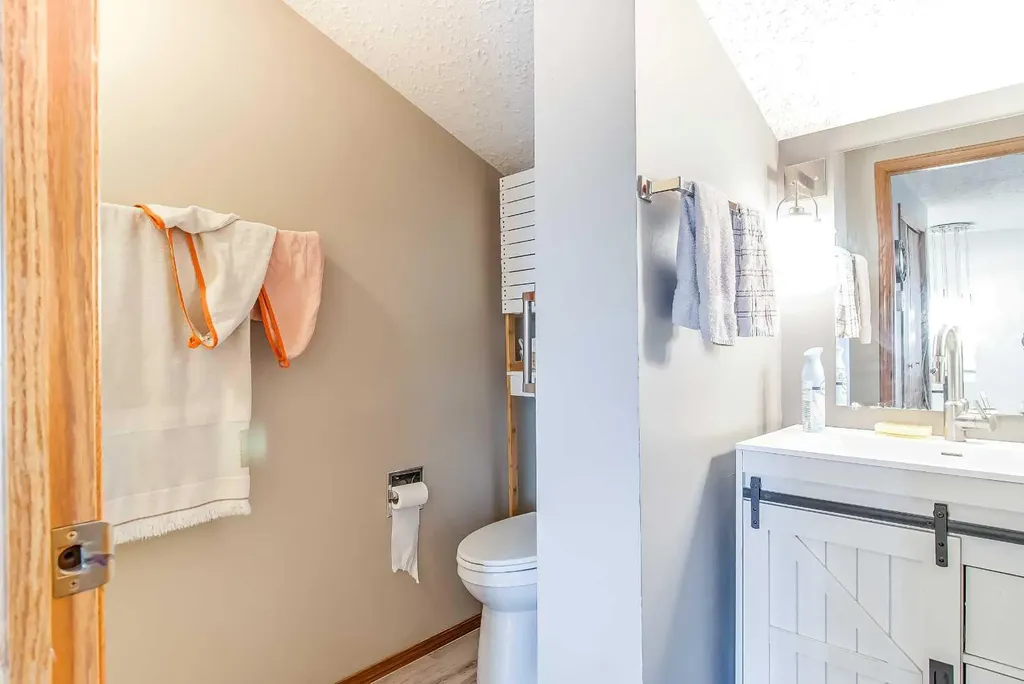 643 5 Street SE Medicine Hat AB T1A 0N4