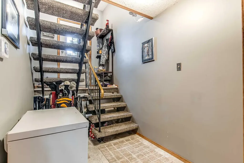 643 5 Street SE Medicine Hat AB T1A 0N4