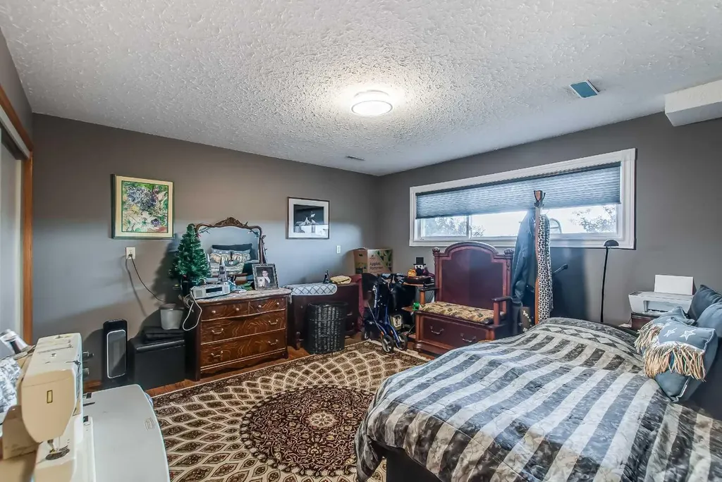 643 5 Street SE Medicine Hat AB T1A 0N4
