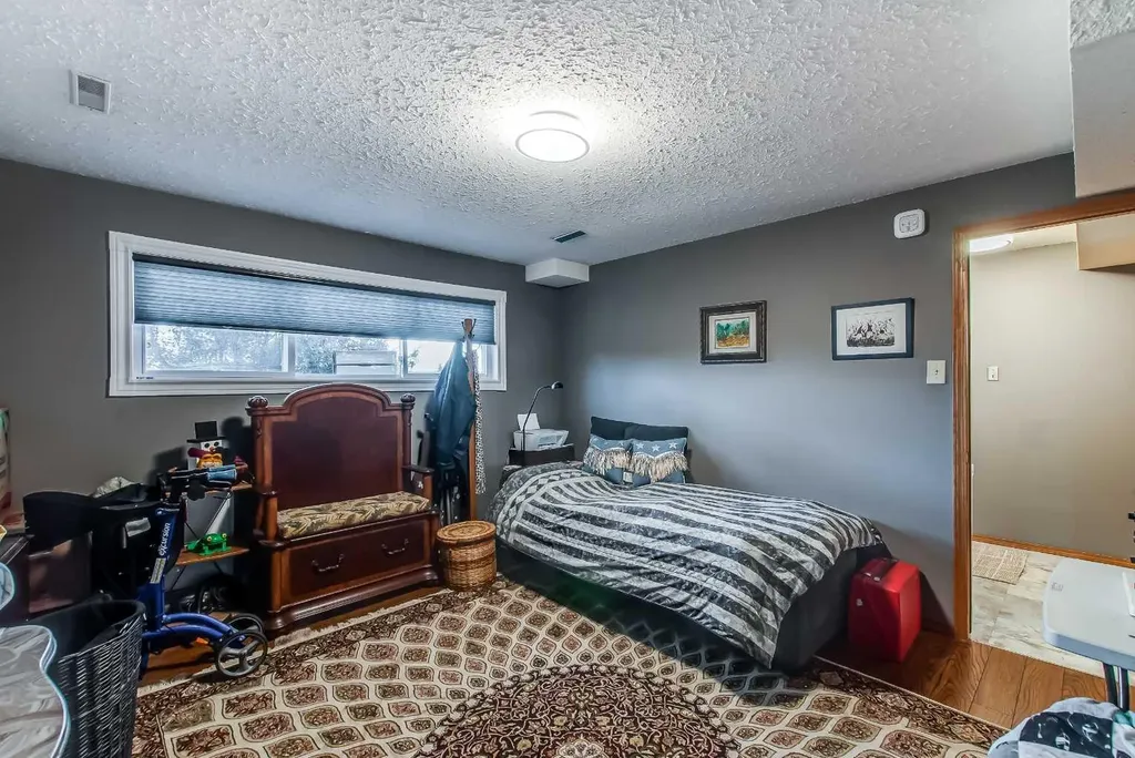 643 5 Street SE Medicine Hat AB T1A 0N4