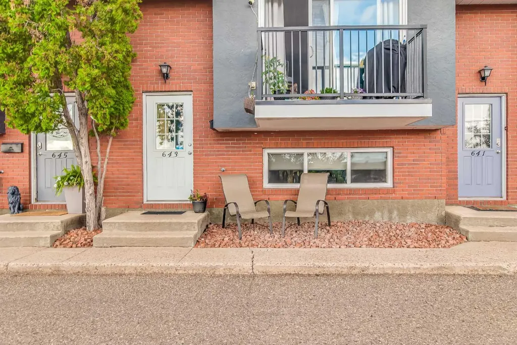 643 5 Street SE Medicine Hat AB T1A 0N4