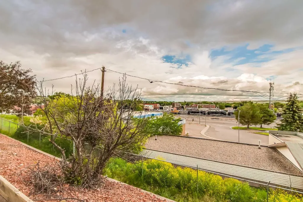 643 5 Street SE Medicine Hat AB T1A 0N4