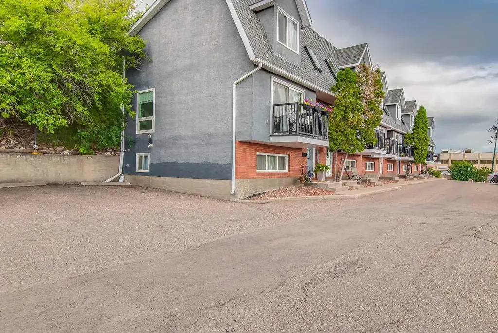 643 5 Street SE Medicine Hat AB T1A 0N4