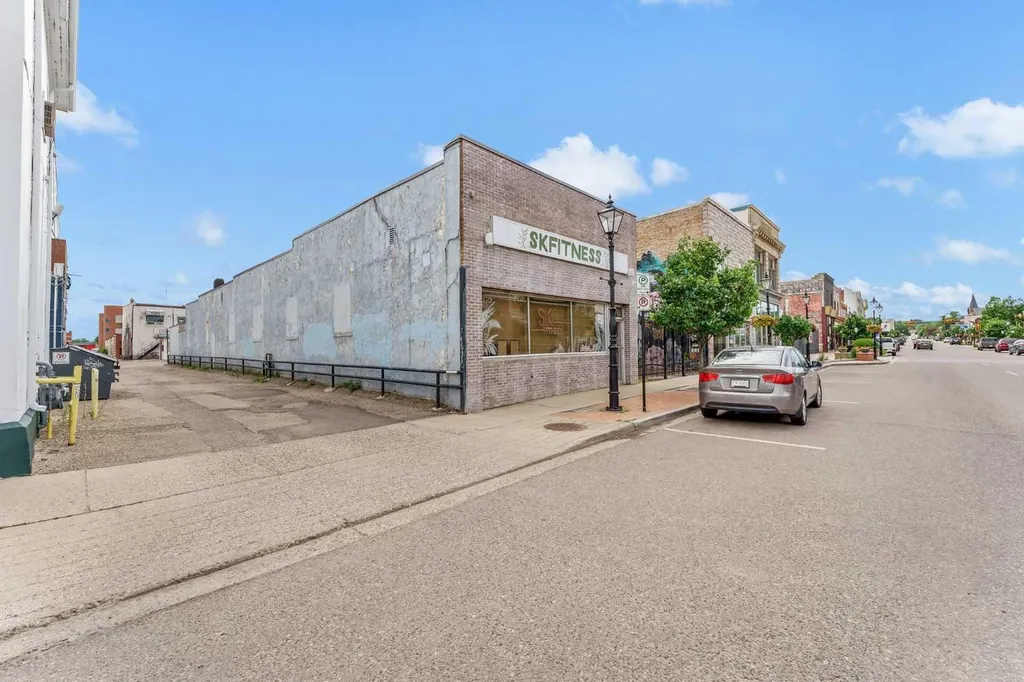 655 2 Street SE Medicine Hat AB T1A 0C8