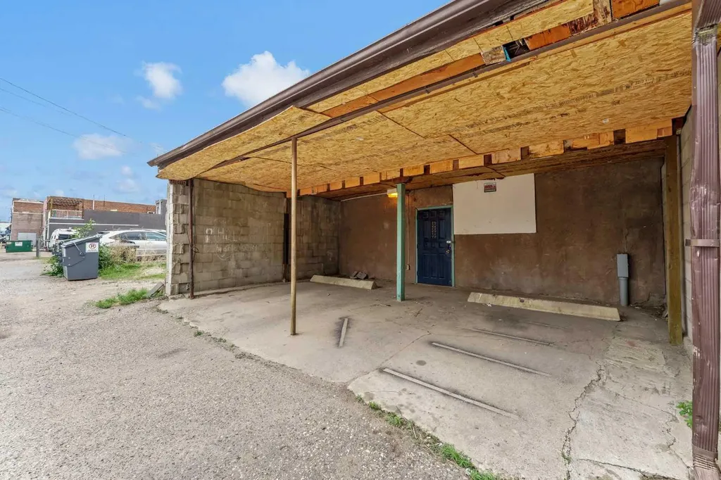 655 2 Street SE Medicine Hat AB T1A 0C8