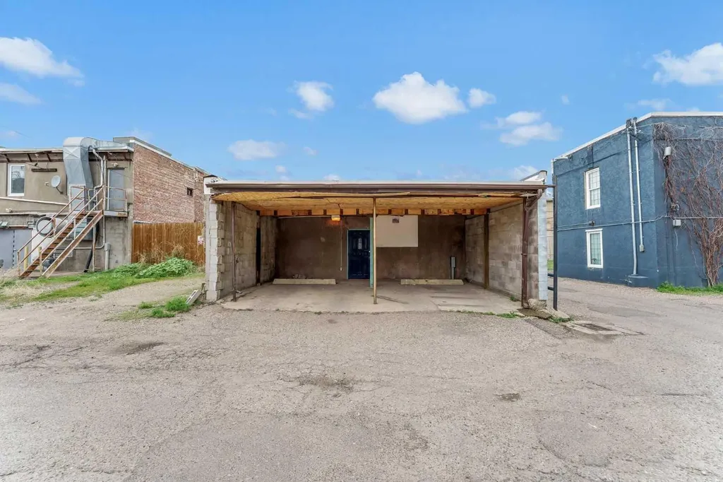 655 2 Street SE Medicine Hat AB T1A 0C8