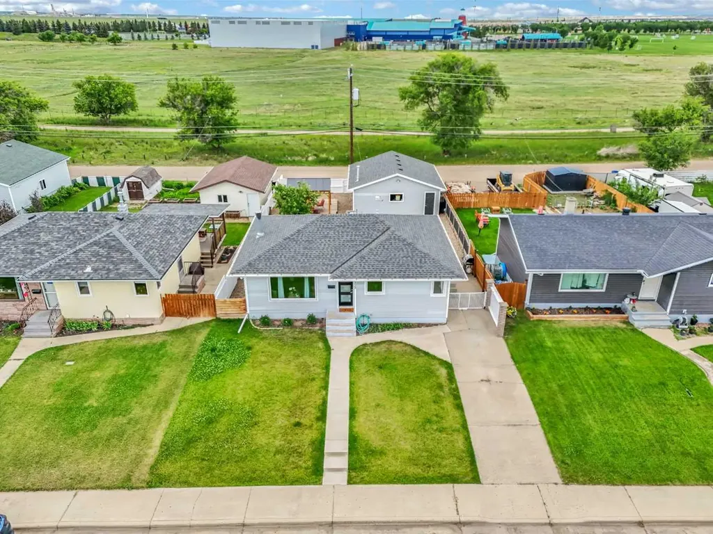 172 14 Street NW Medicine Hat AB T1A 6R6