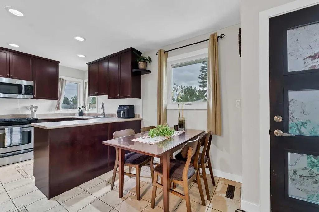 172 14 Street NW Medicine Hat AB T1A 6R6