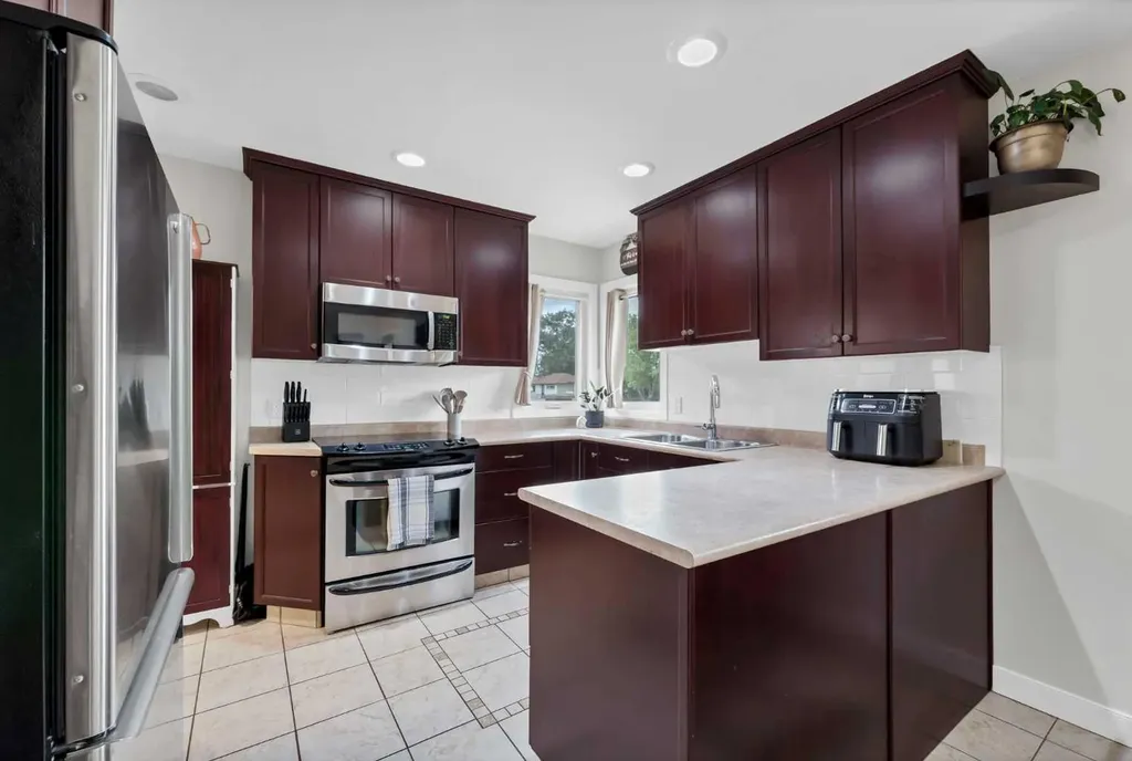 172 14 Street NW Medicine Hat AB T1A 6R6