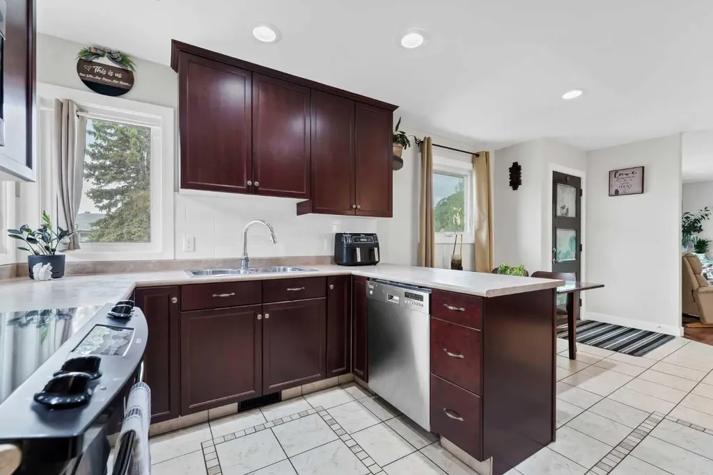 172 14 Street NW Medicine Hat AB T1A 6R6