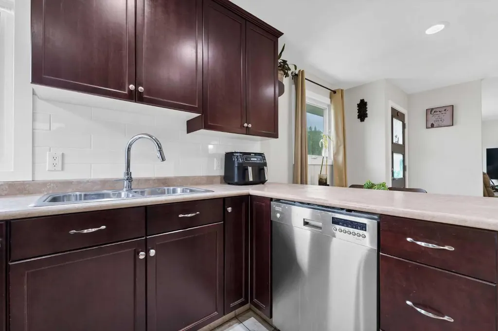 172 14 Street NW Medicine Hat AB T1A 6R6