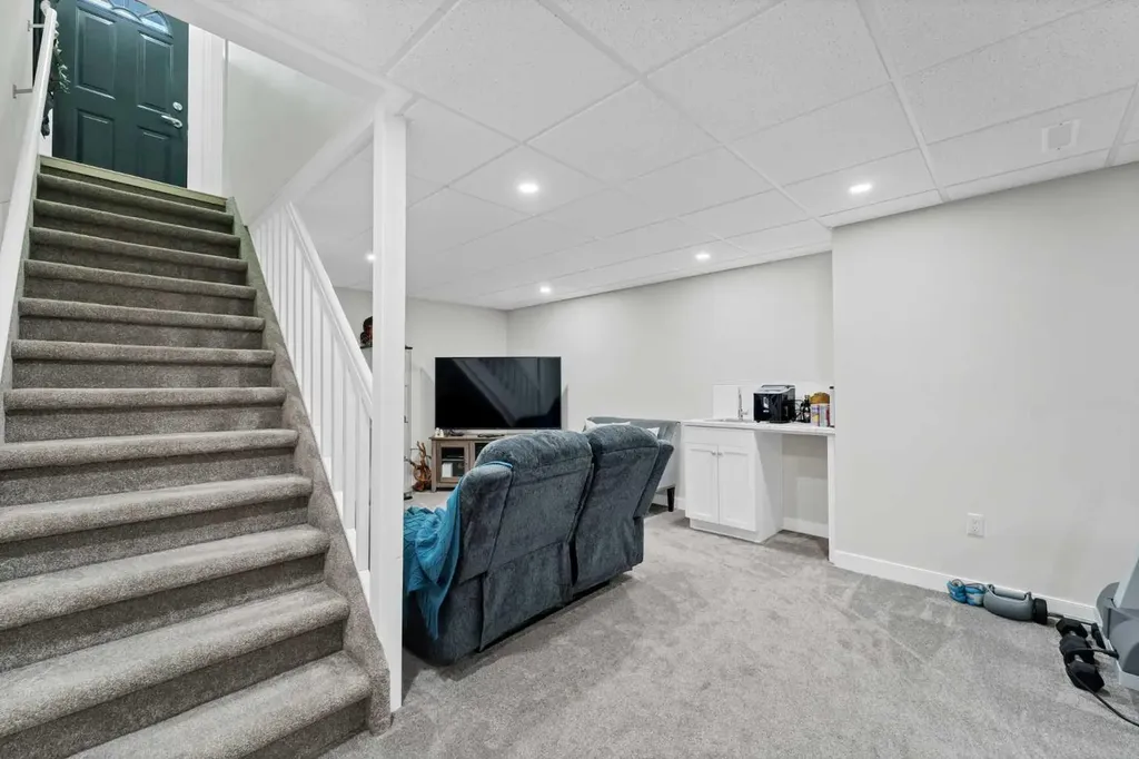 172 14 Street NW Medicine Hat AB T1A 6R6
