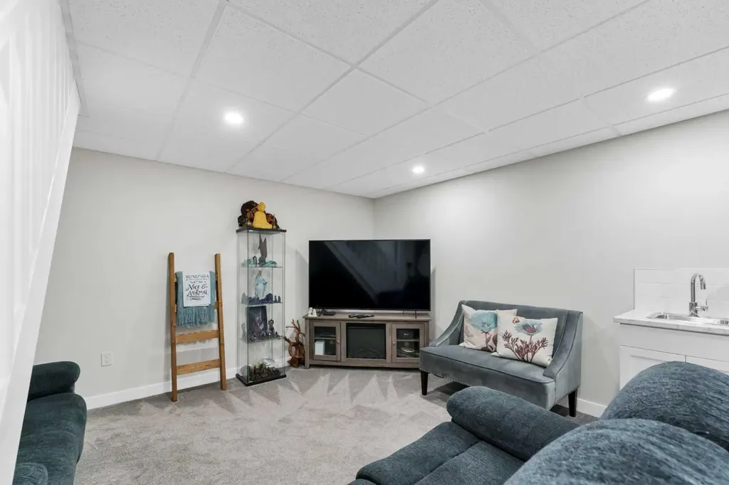 172 14 Street NW Medicine Hat AB T1A 6R6