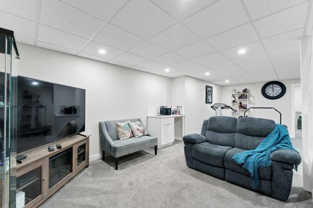 172 14 Street NW Medicine Hat AB T1A 6R6