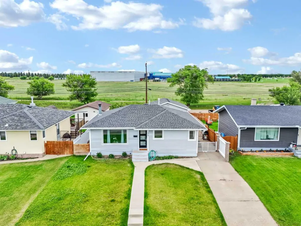172 14 Street NW Medicine Hat AB T1A 6R6