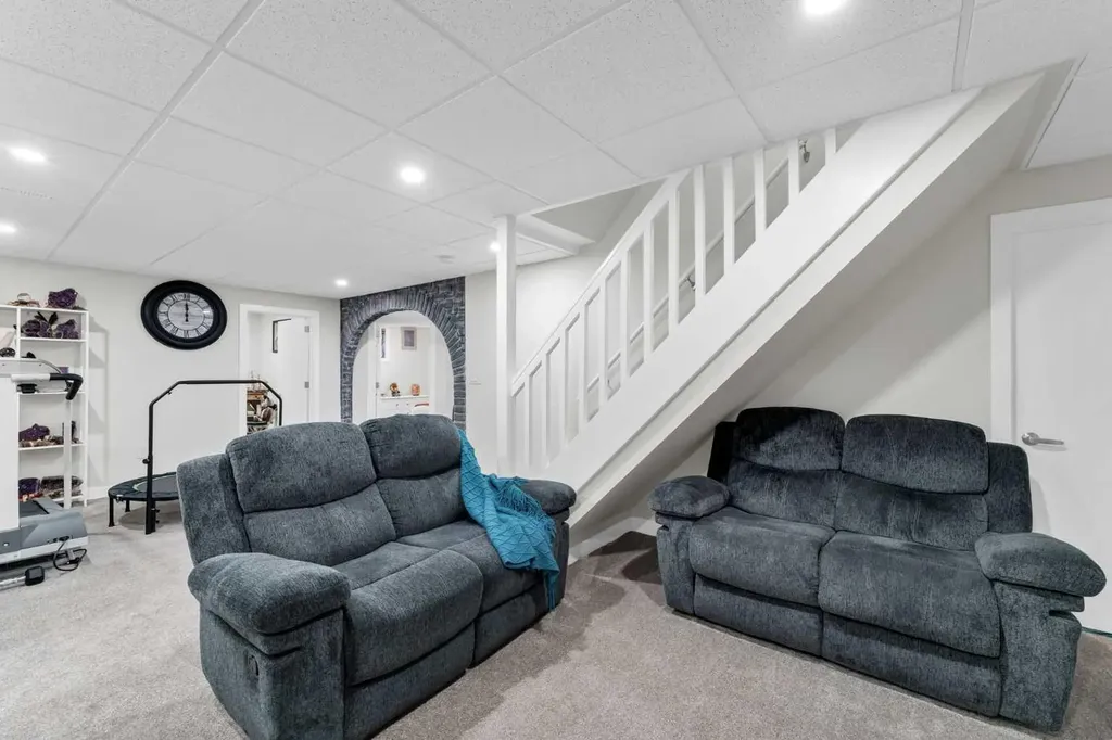 172 14 Street NW Medicine Hat AB T1A 6R6