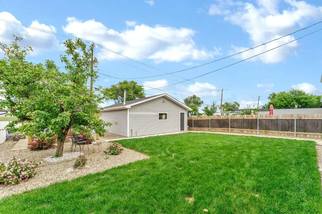 172 14 Street NW Medicine Hat AB T1A 6R6